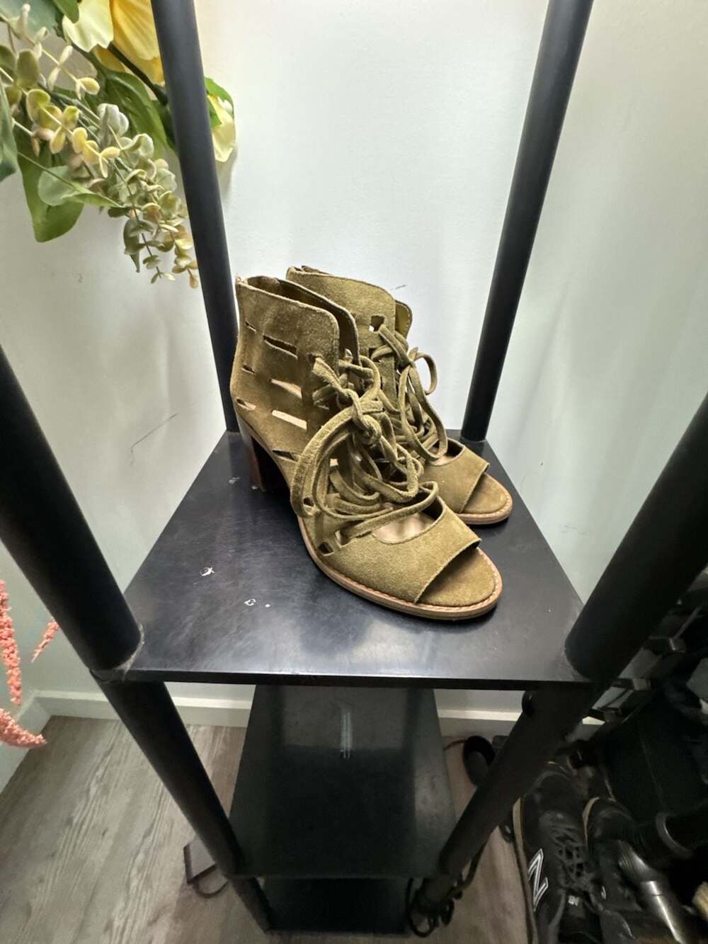 Vince Camuto VC-Tressa Olive Green Suede Lace Up Cutout Block Heel Booties 5M
